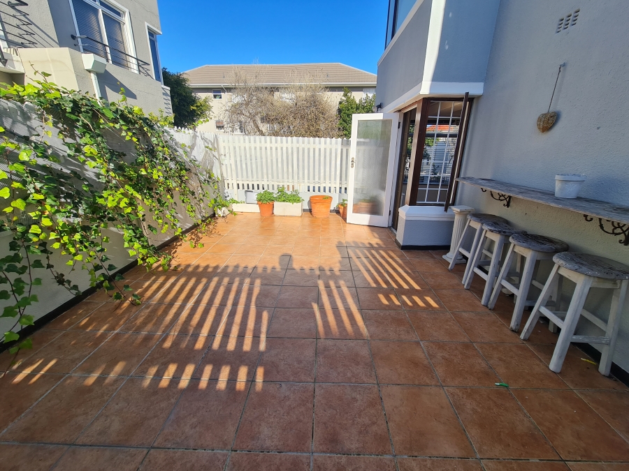 To Let 2 Bedroom Property for Rent in Bantry Bay Western Cape